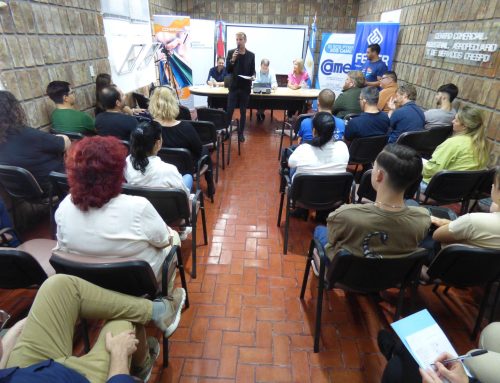 Capacitación en el Centro Comercial de Crespo
